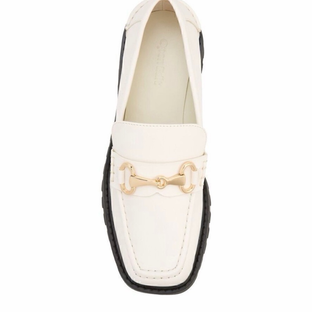 Chic Cream Loafers with Gold Accent